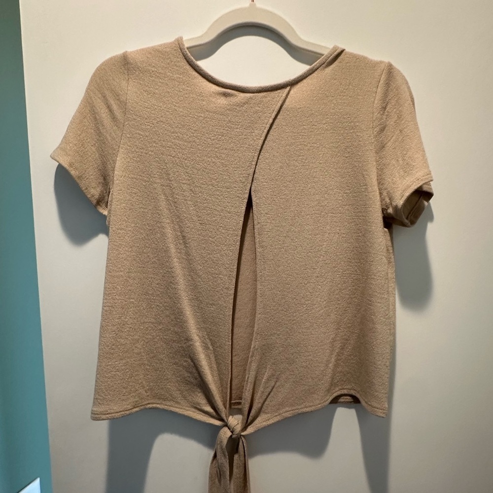 NWT- tan, soft tee with open tie back- size medium